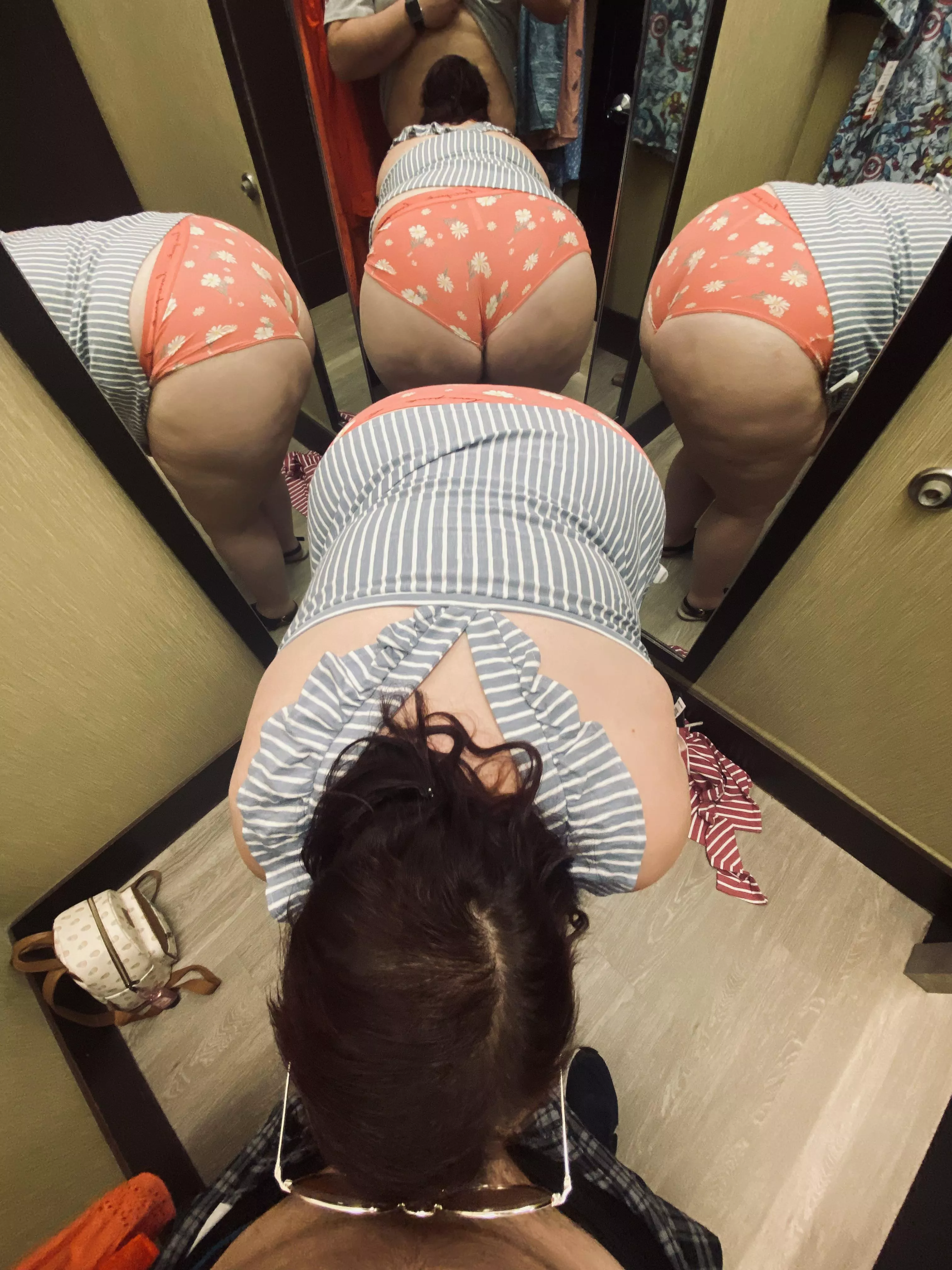 Fun in the changing room💞 Hope this is allowed🥺