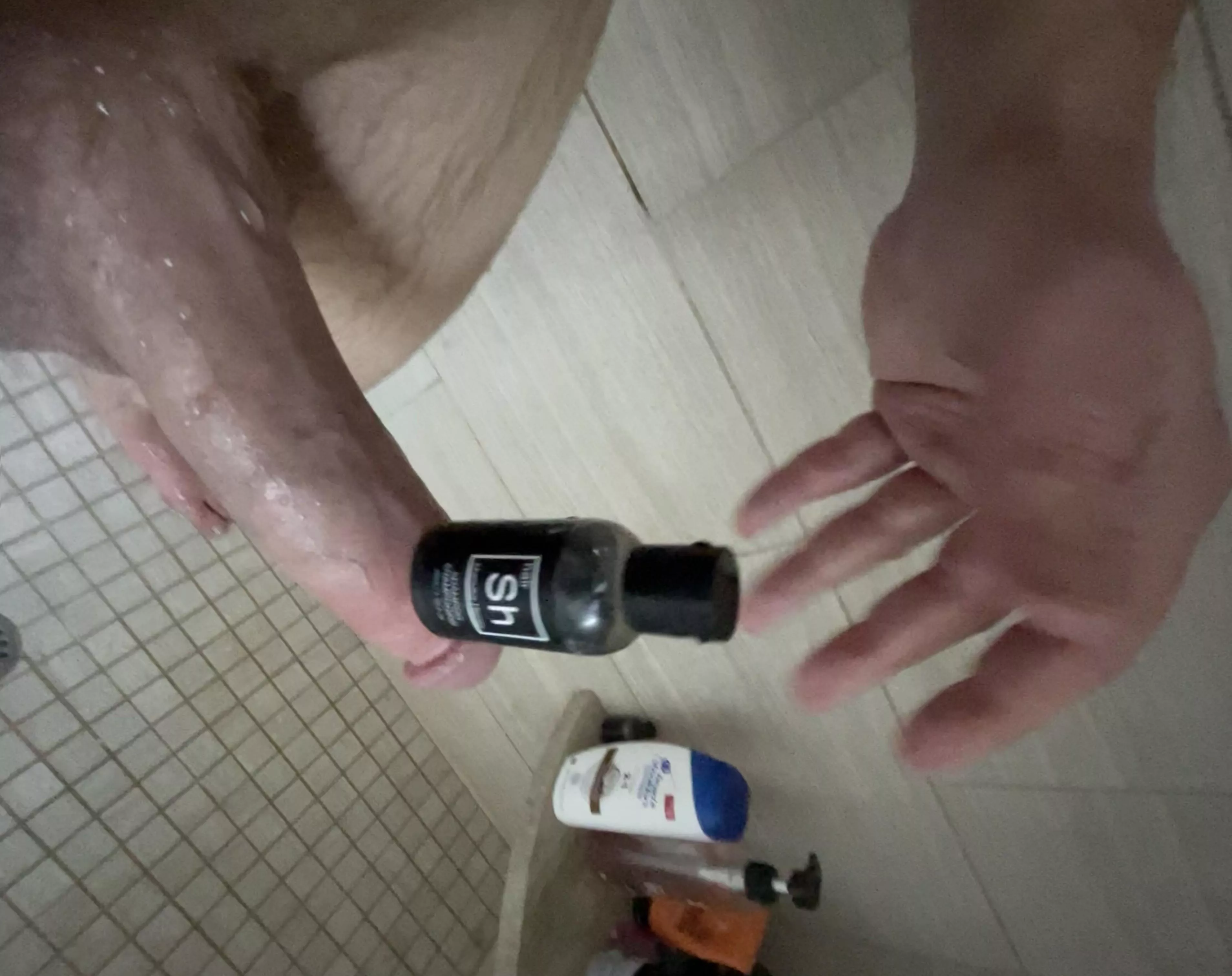 Fun way to do a comp. Travel shampoo, balanced. 😯