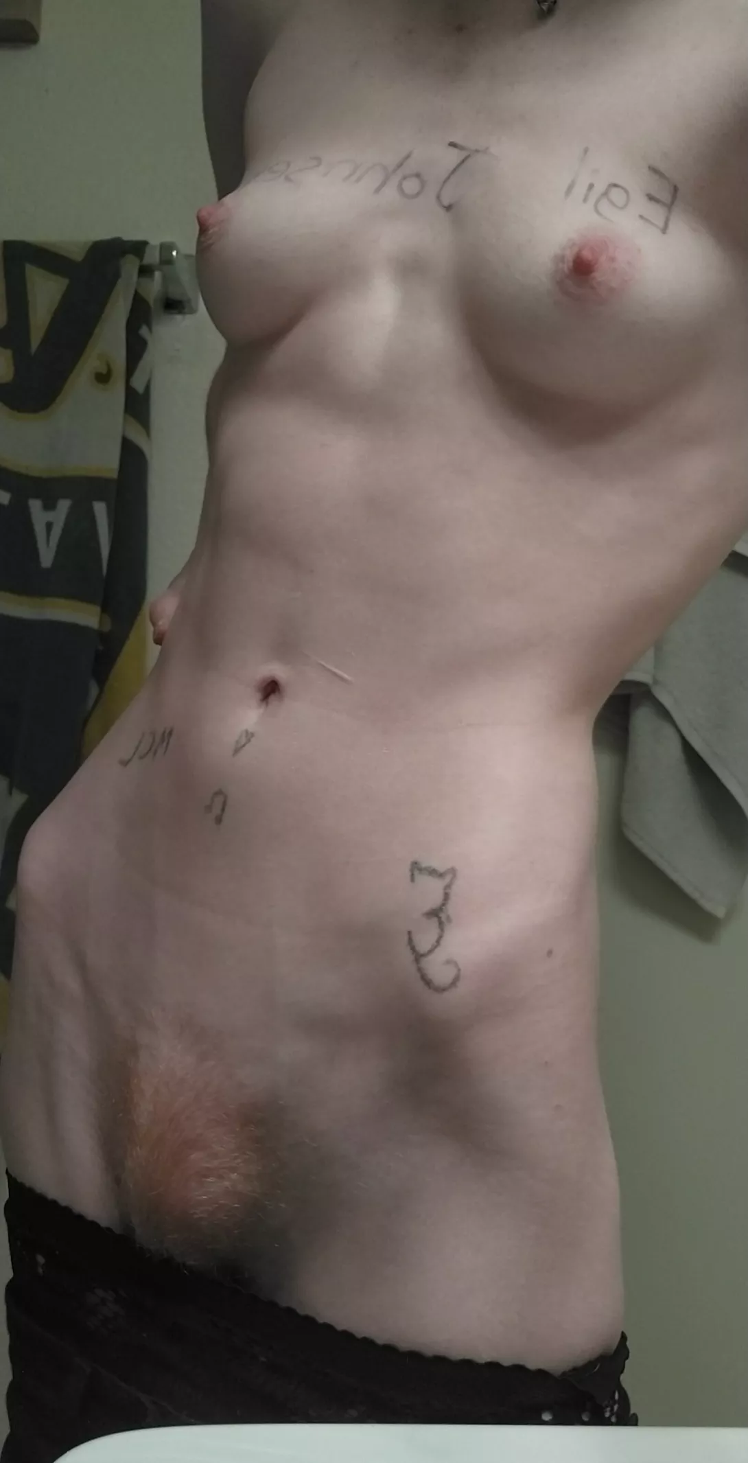 Get this fit hairy girl <3