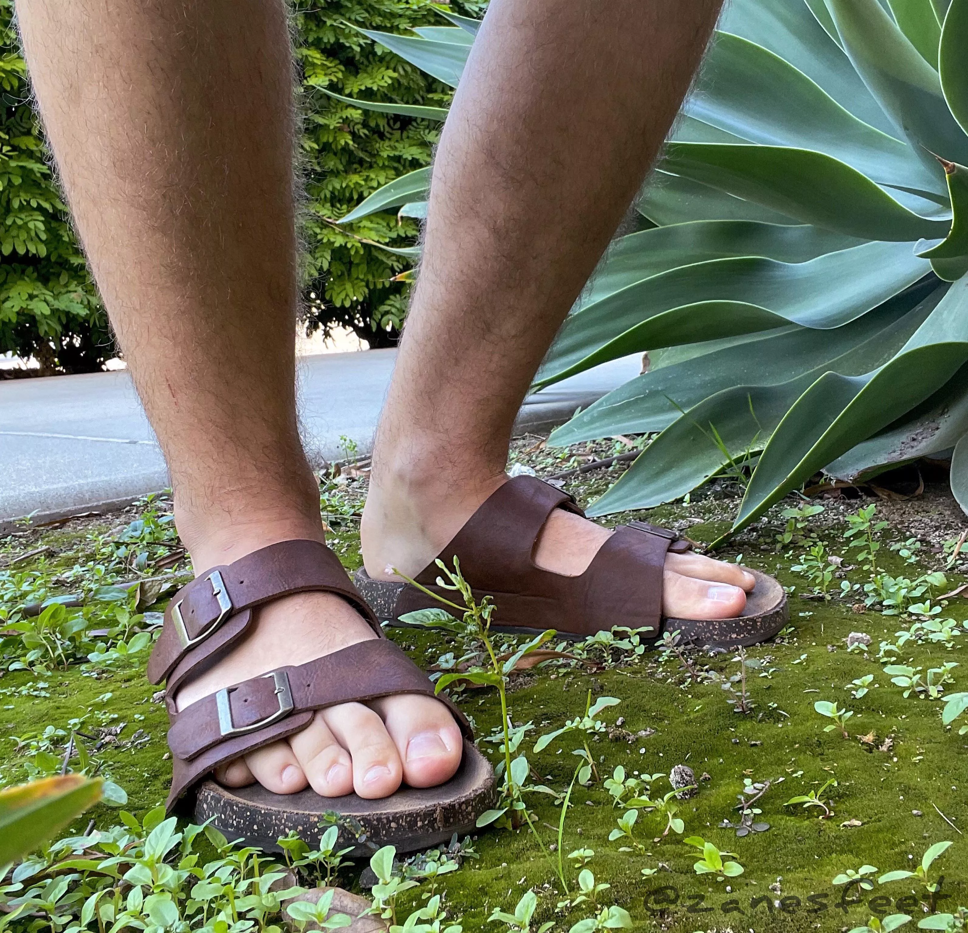 Get to know me: ♡twenty two ♡he / him ♡pansexual ♡switch ♡soft & hard kinks