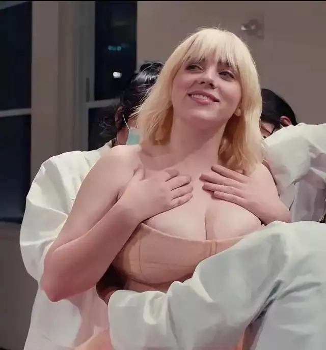 getting horny for Billie Eilish first thing in the morning is becoming a routine