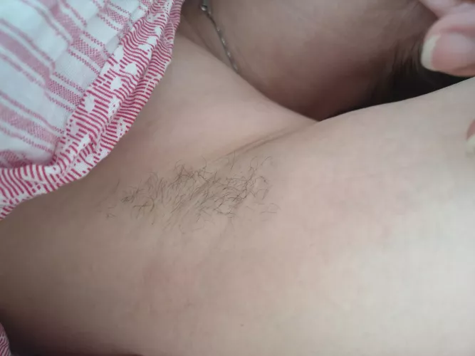 Girlfriends lovely pits. I am looking forward to see them with more hair again 😍