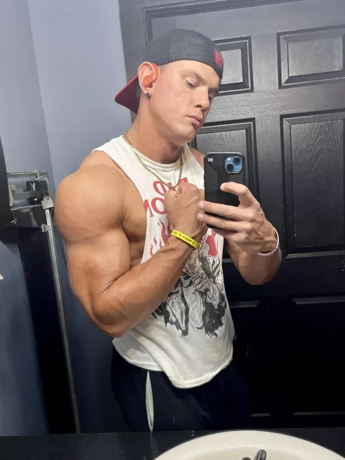 Girls look at the eyes, but the guys look at the bi’s