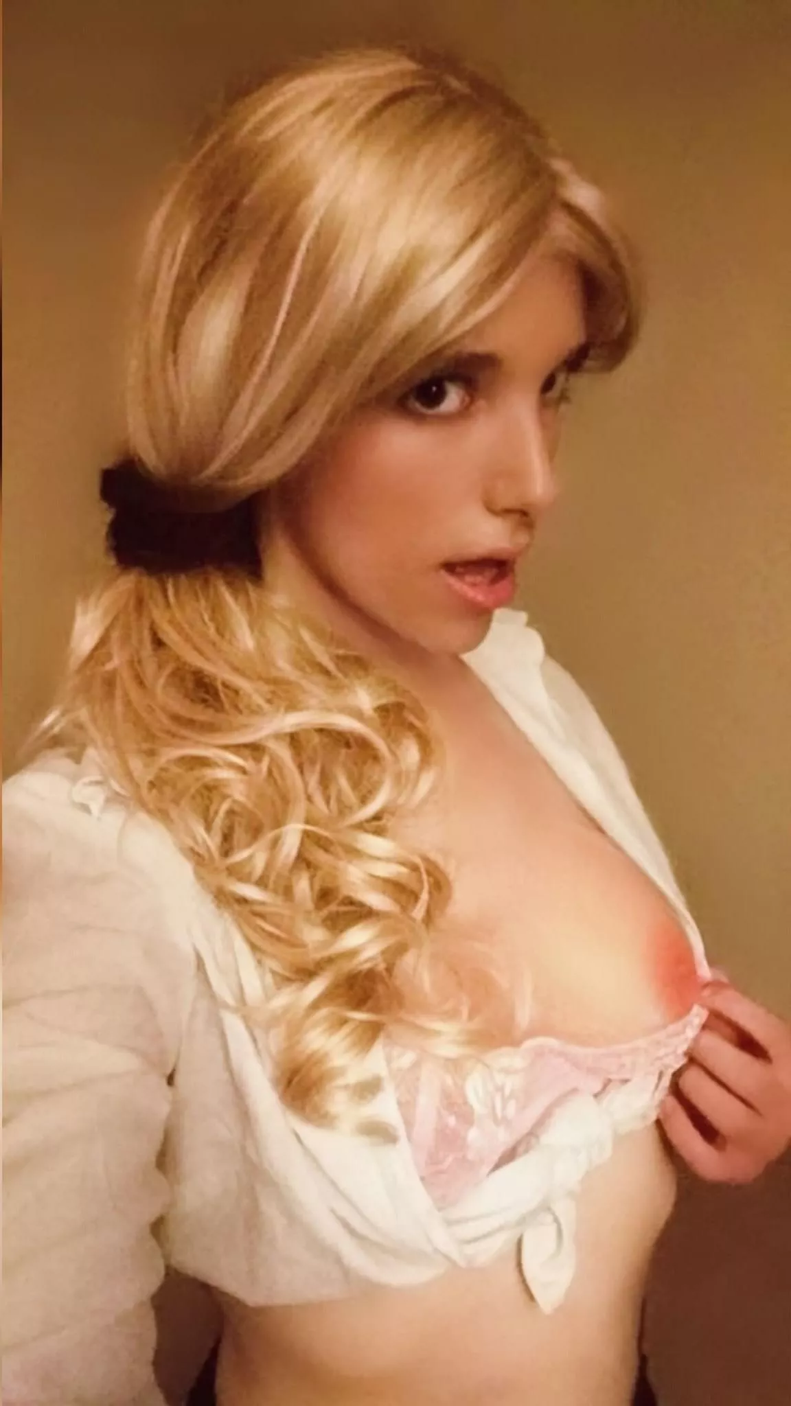 Go on then, take a quick peek boys... 😘🌸