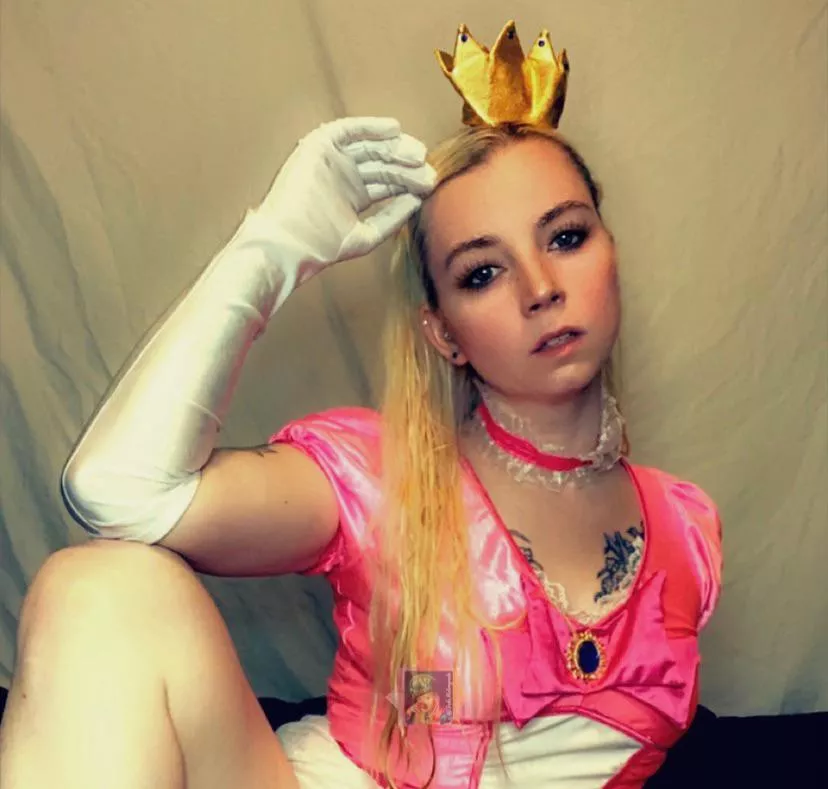 Gogo dancing tonight for the first time in almost 3 years! Princess Peach! Wish me luck!