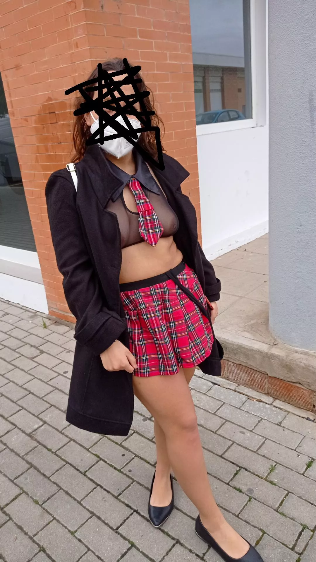 Going out to the mall 😜 I have some pics there, Who wants them? 😏