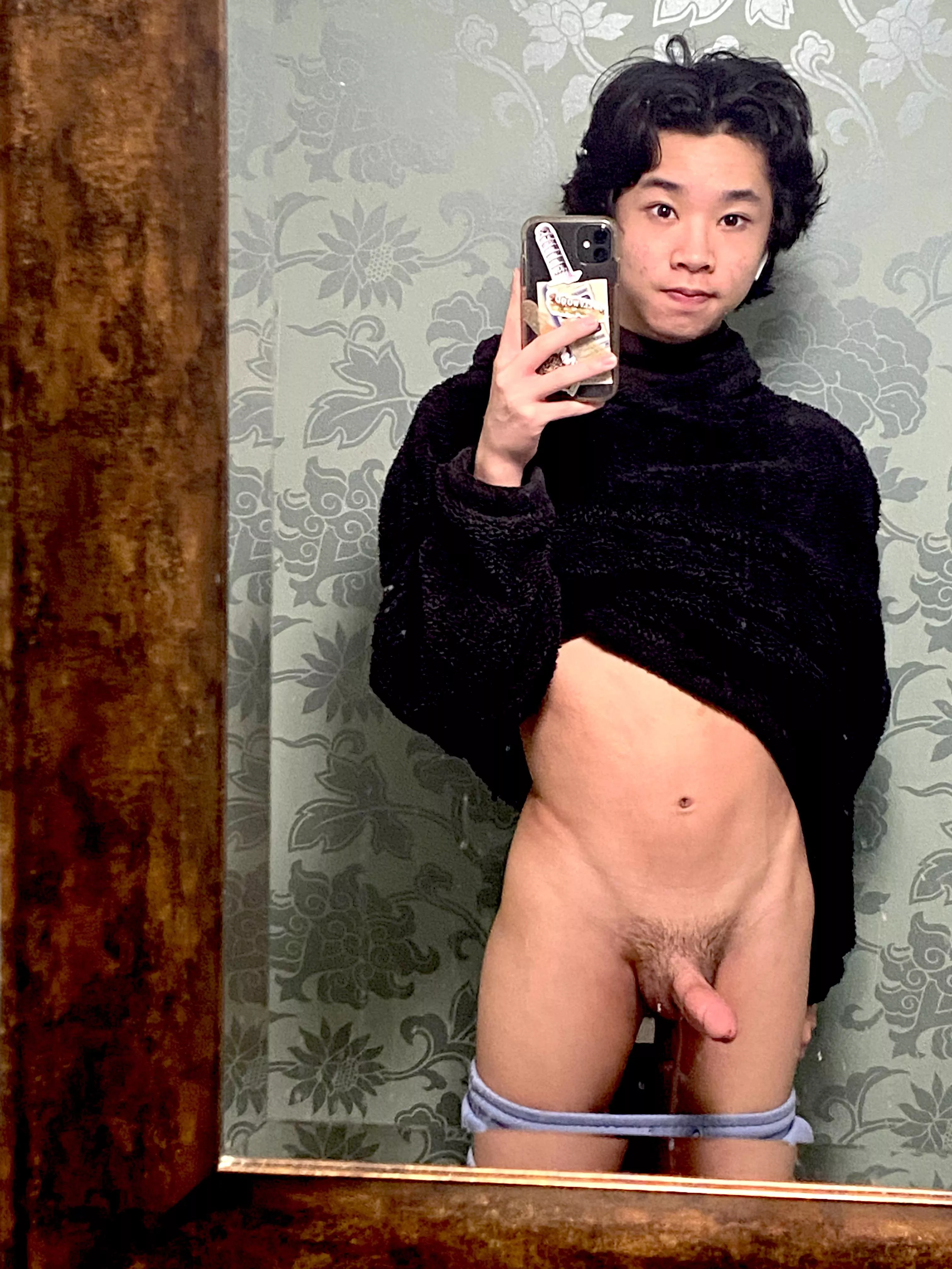 going to LA next month, anyone kind enough to take me to a nude beach and have fun together? 😈