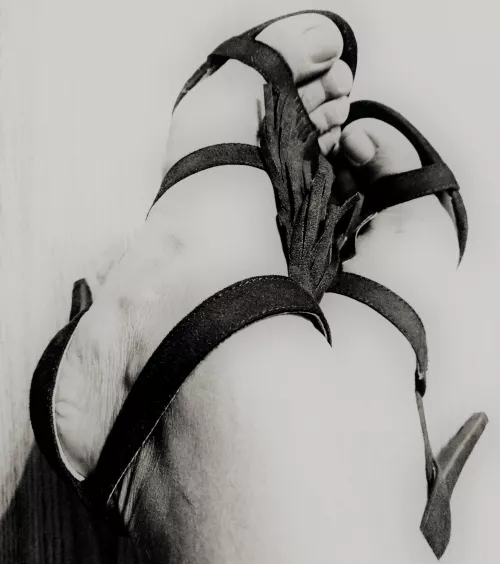 Going vintage. Broke out C Siriano sandals today. Love these!! (need to paint my toes).