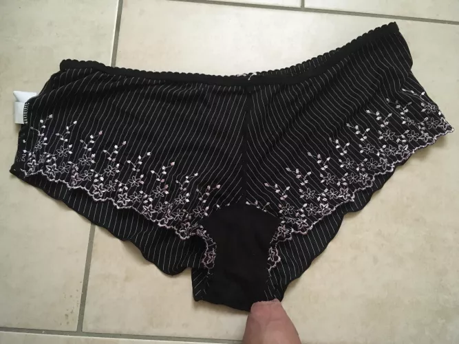 Gonna cum on the inside of moms sexy underwear, do you wanna see the result? β€οΈπππ₯° (Video of it on Instagram: mommyβs underwear)