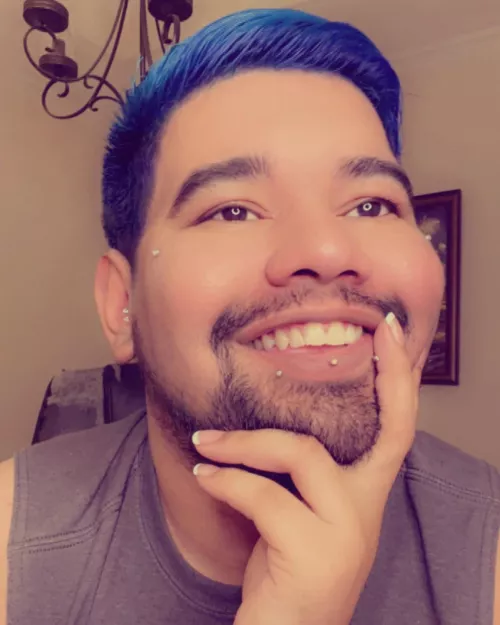 Good afternoon! It’s Monday. Don’t we all LOVE Monday’s? 🙄 forgive my sarcasm. But I’m looking for new friends to play dead by daylight with! So if you can visit my twitch and come chat with me. I feel like I’m crazy talking to my bot half t