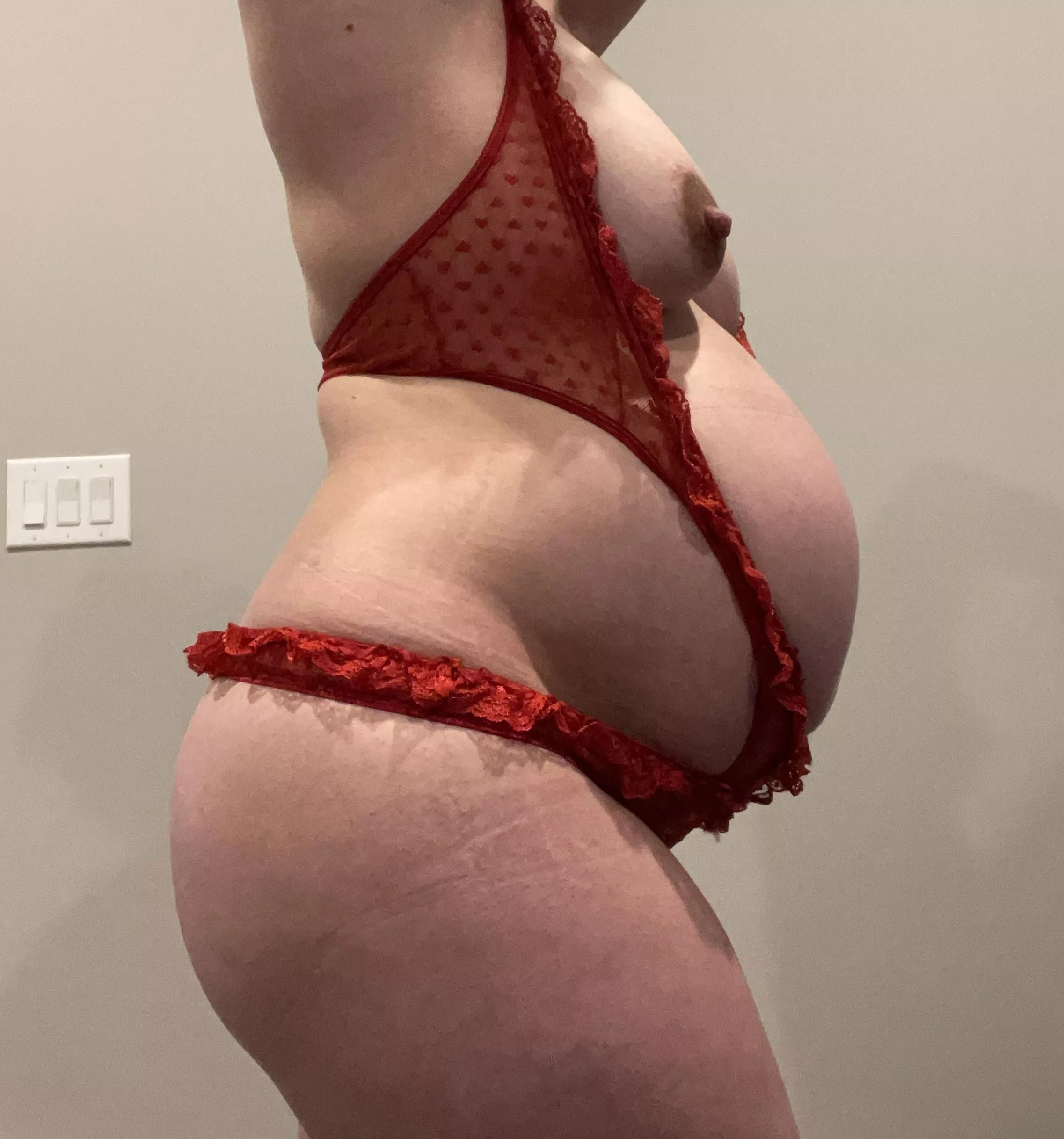 Good bye belly… hello mom bod! 🤤