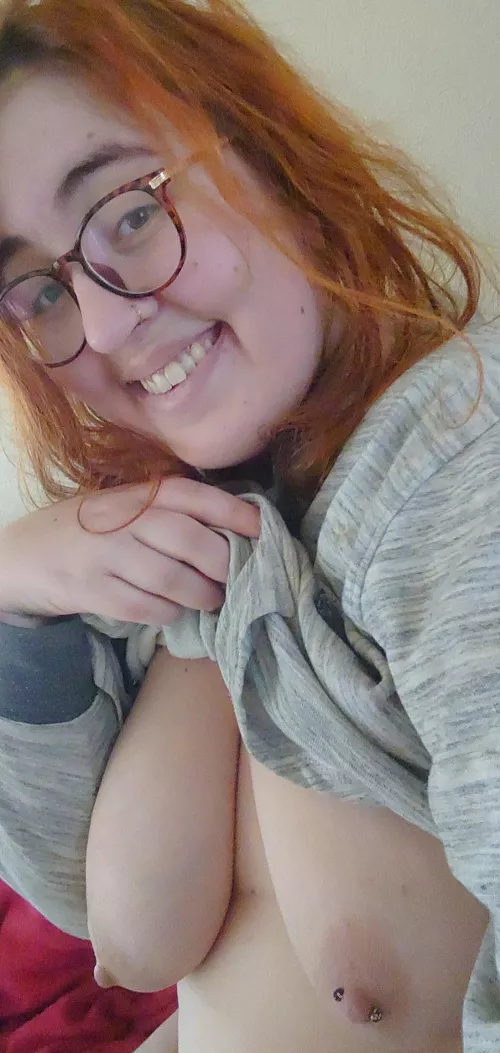 Good Morning Lovelies 😘 Friday has graced us with its presence once more hoorah! Few things on the ol' to do list but nothing too wild so should be grand! Hope yous have a good'un too!