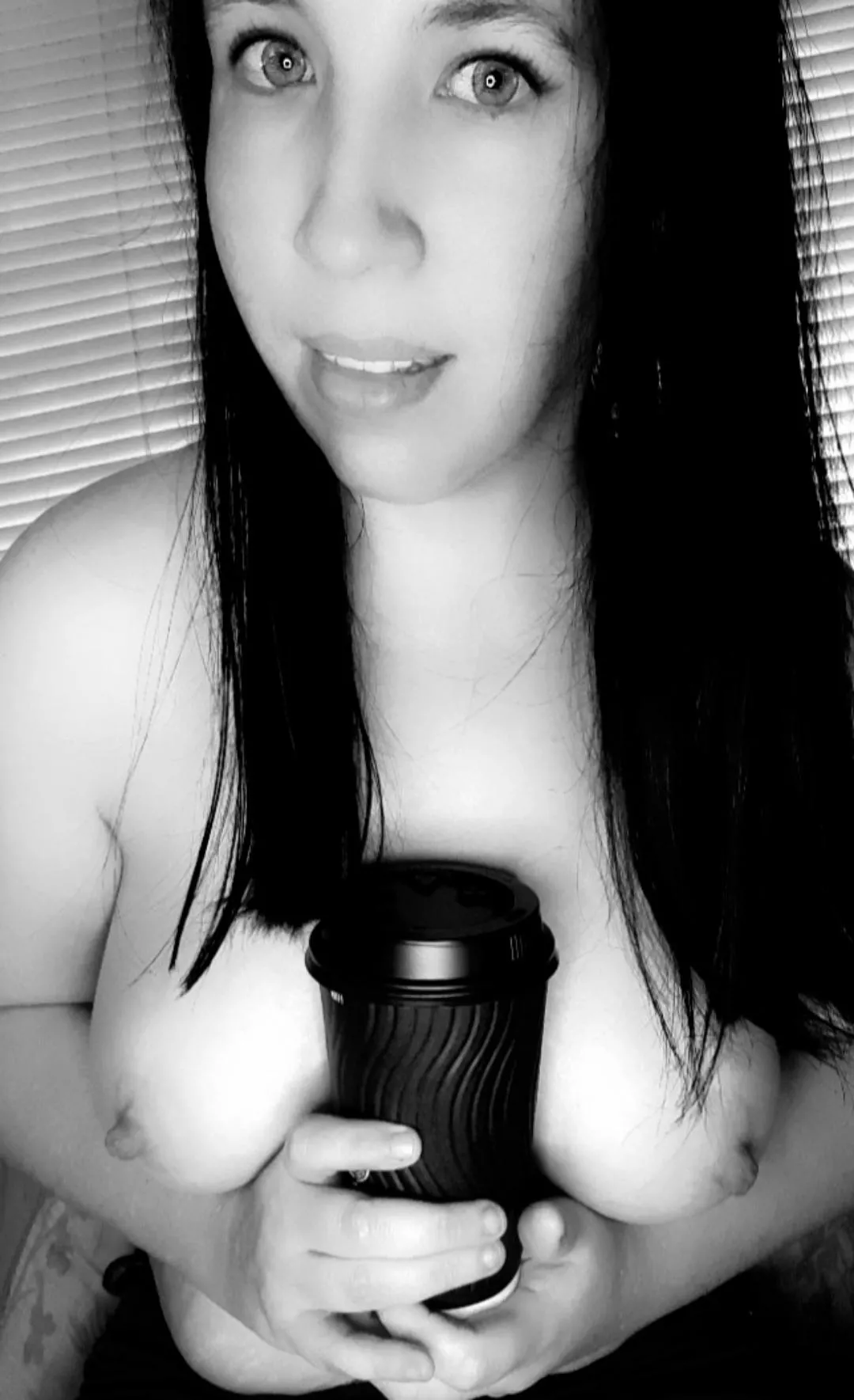 Good morning lovelies 😘 Hump Day is upon us. How bout you hop upon me? 😈