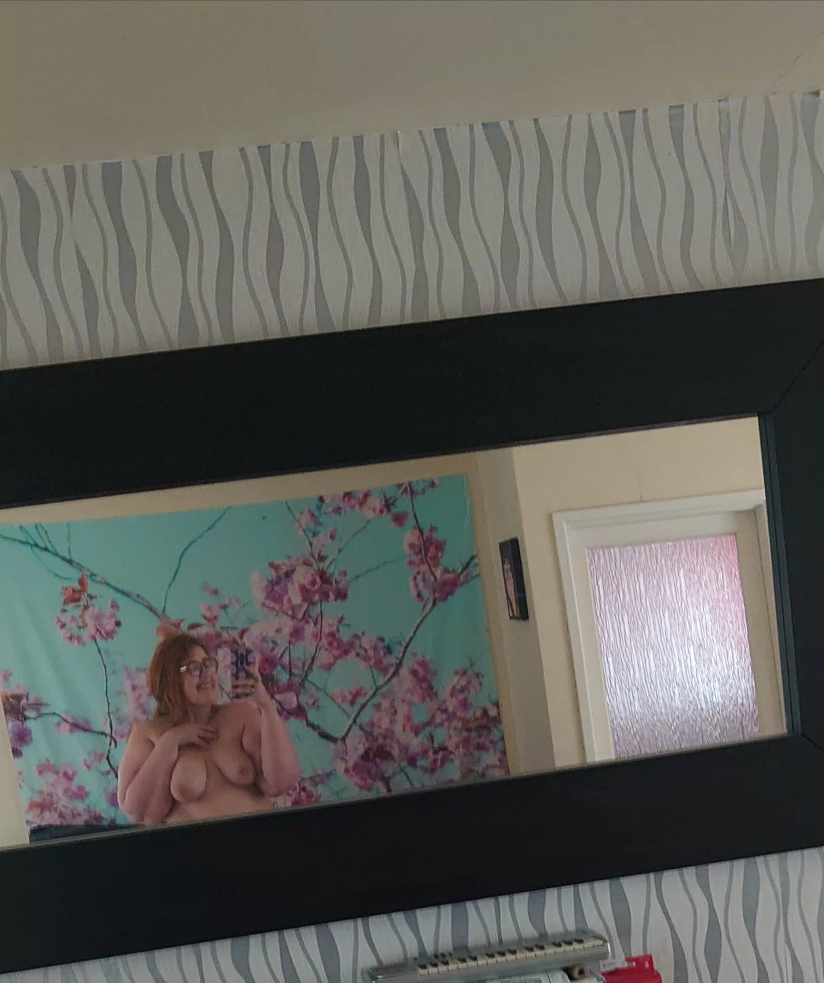 Good Morning Lovelies 😘 I liked the backdrop so much I thought I'd use it again for a picture. Hope your days treat yous well, I'm hoping for a quick day I'm tired again ha