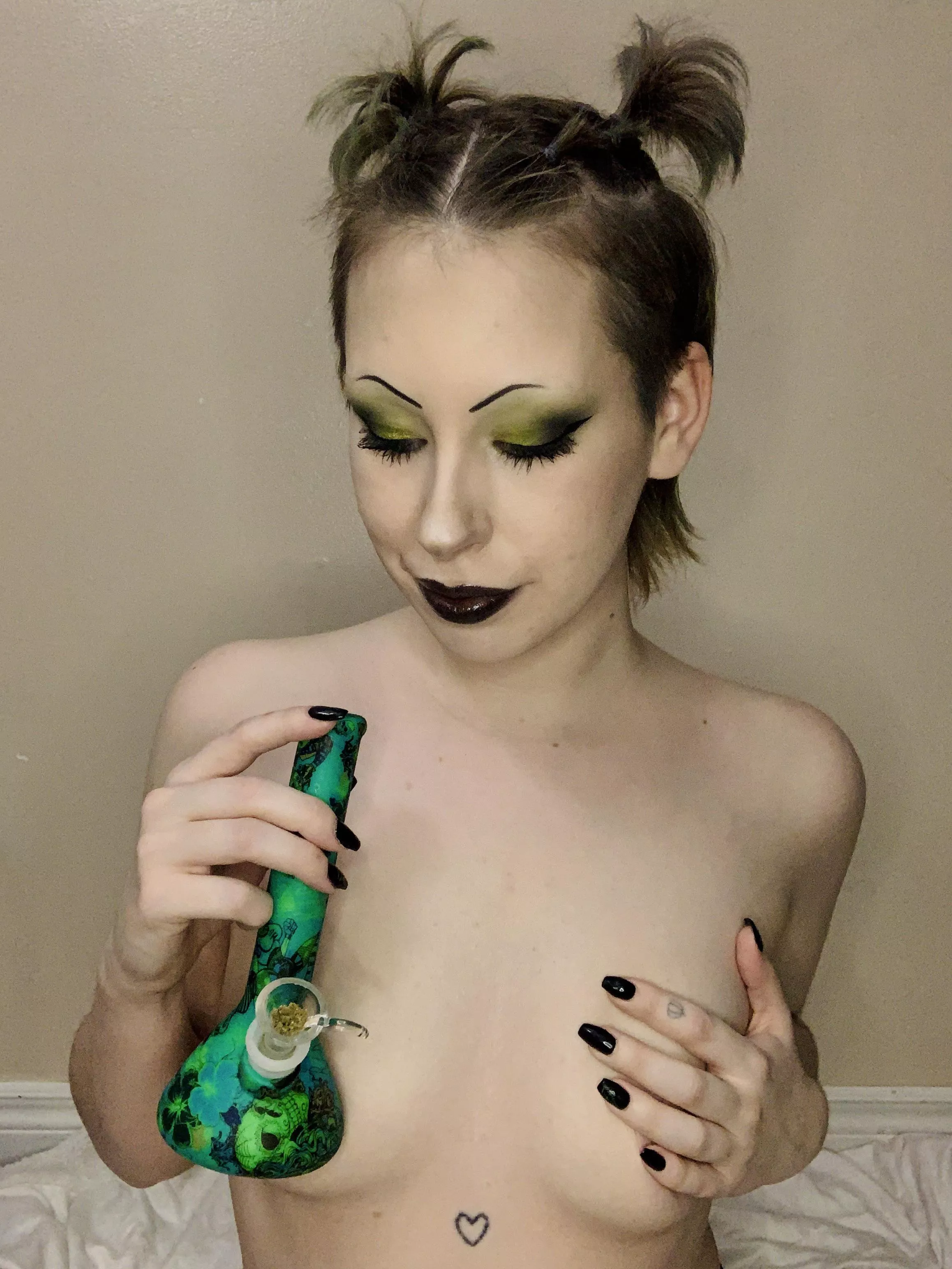 good morning, starting my day off with a bowl and a coffee 💚