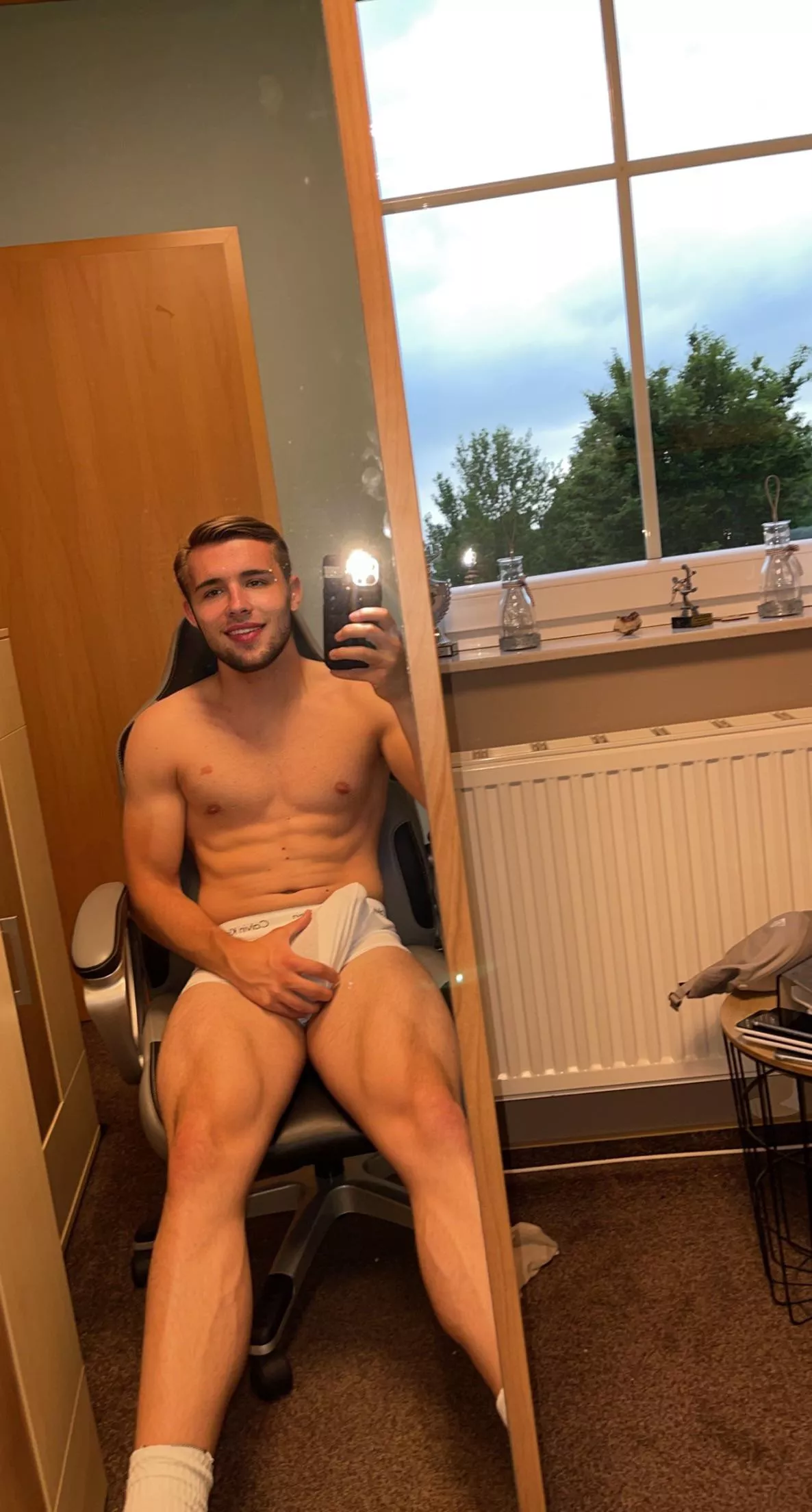 got 2 big legs and a hard controller in the middle