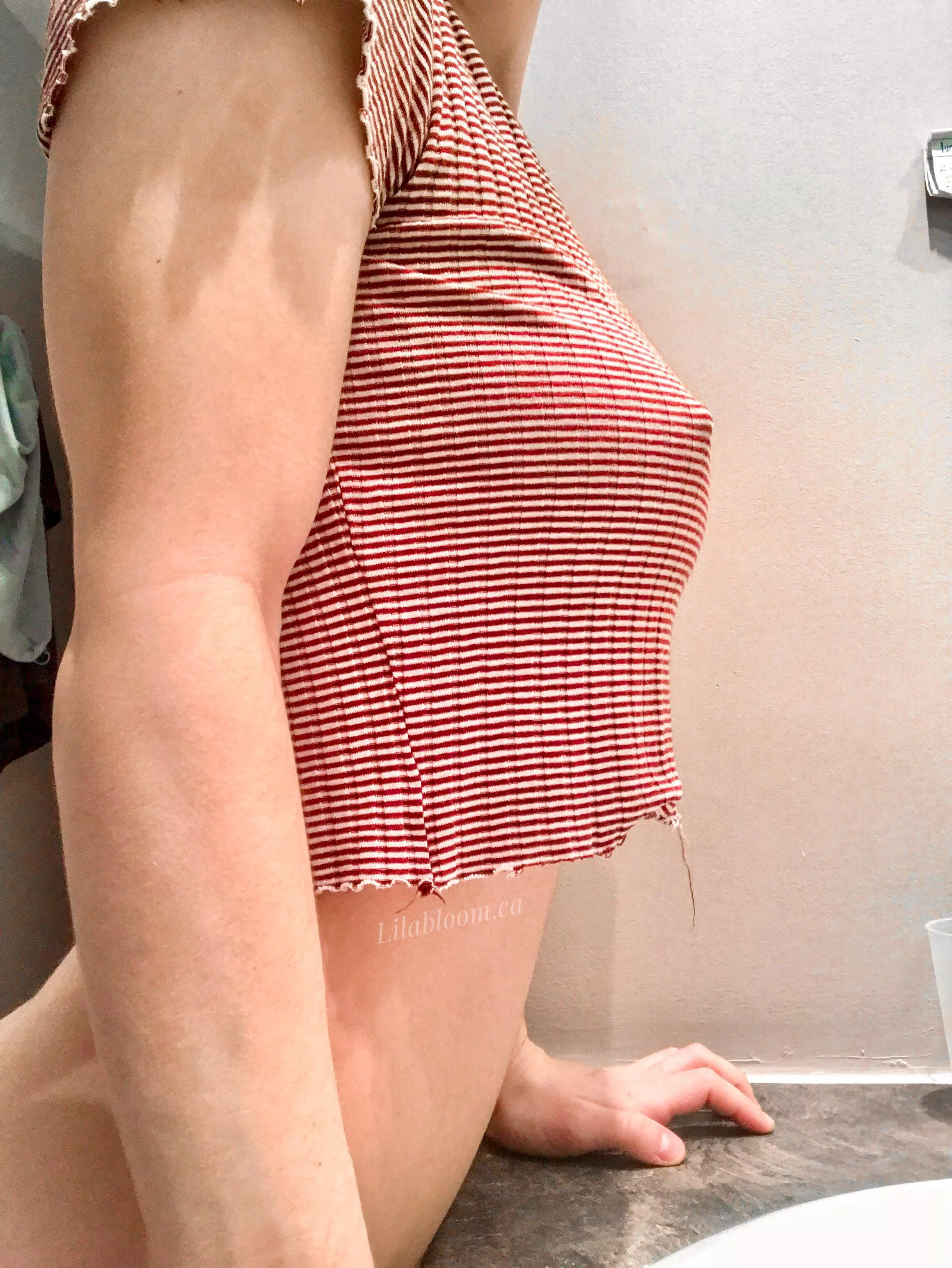 Grab me from behind and pinch my nipples 😈 Grab me from behind and pinch my nipples 😈