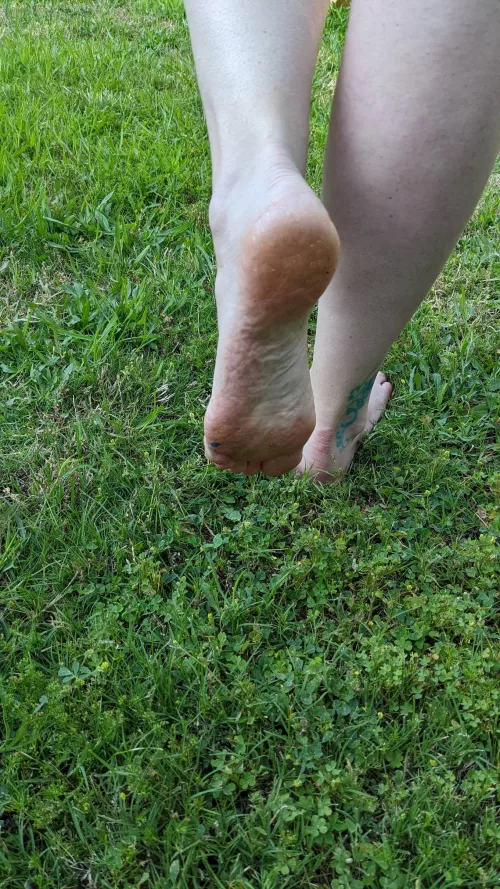 Grassy feet