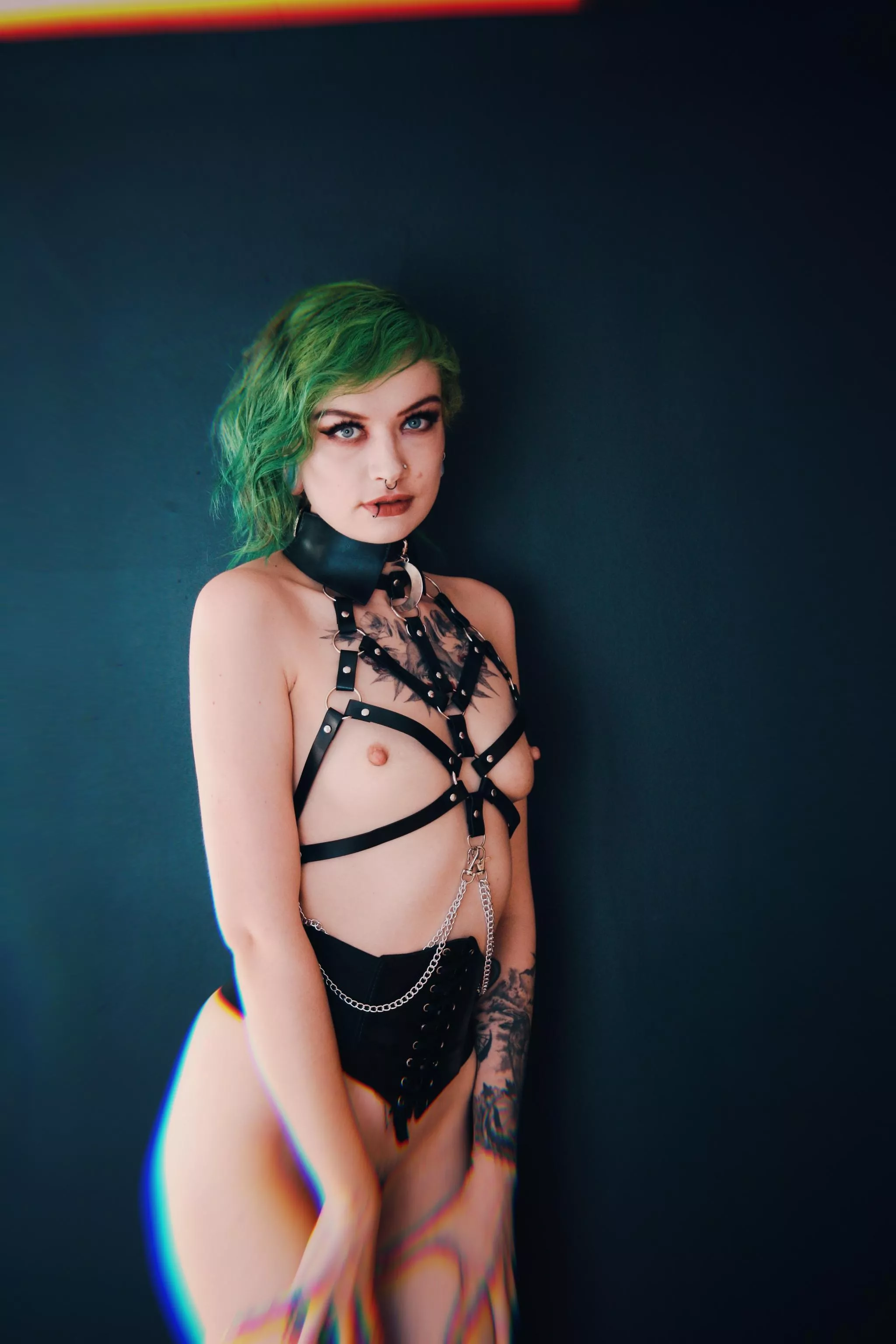 green hair just like the green I smoke