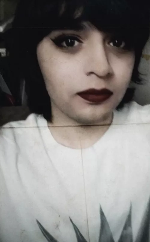 growing a little more comfortable with showing my face now <3 🖤🤍