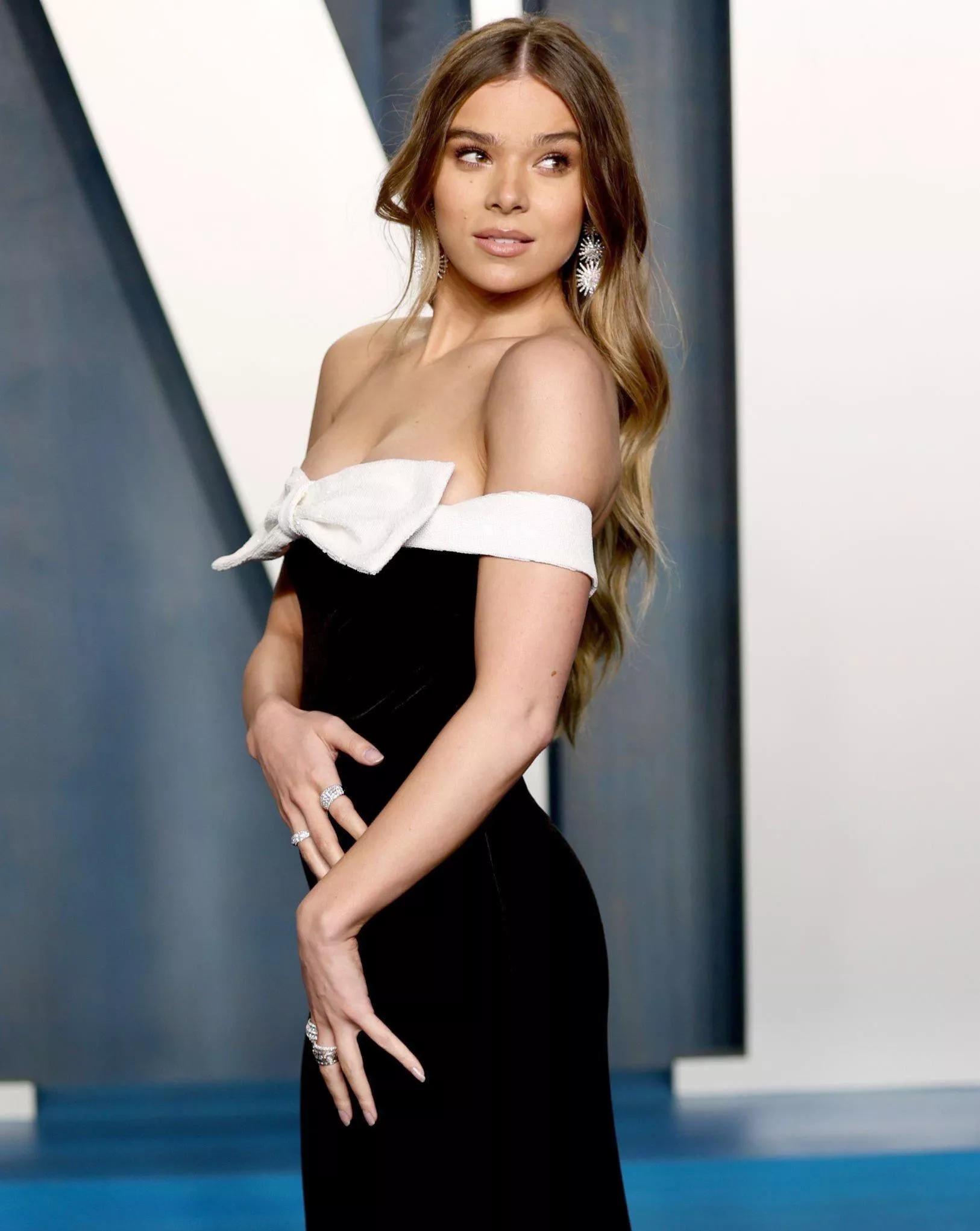 Hailee steinfeld is gorgeous