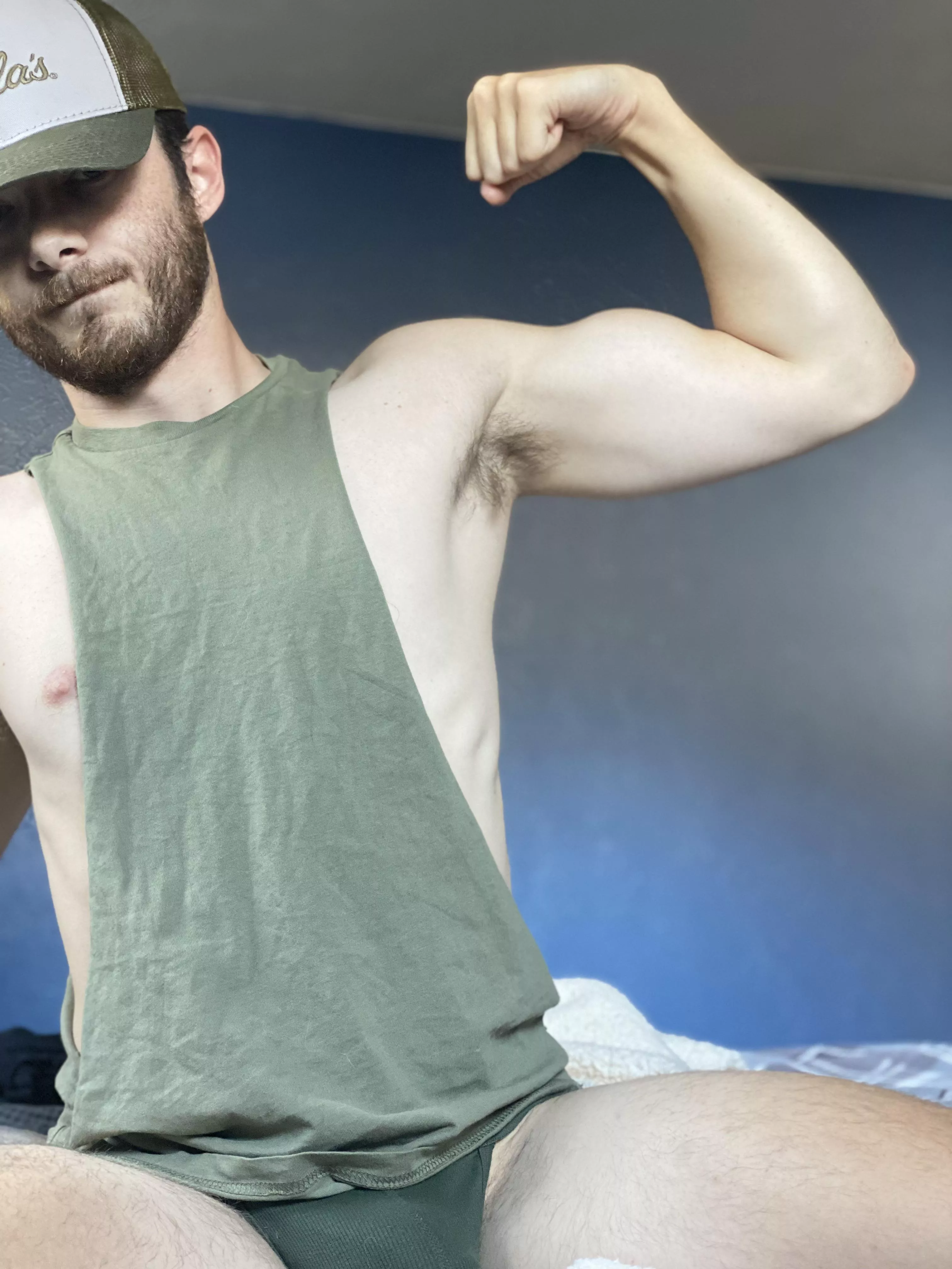 🐽 hairy smelly armpit