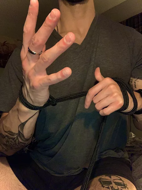 Hands behind your back, please😈