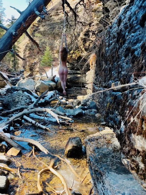 Hanging & helpless! 🥺