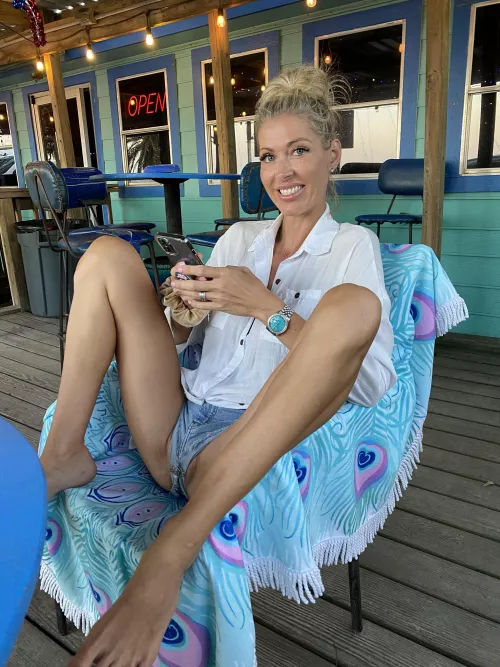 Hanging out at the bar…thinking I might take some dares tonight 😈😘