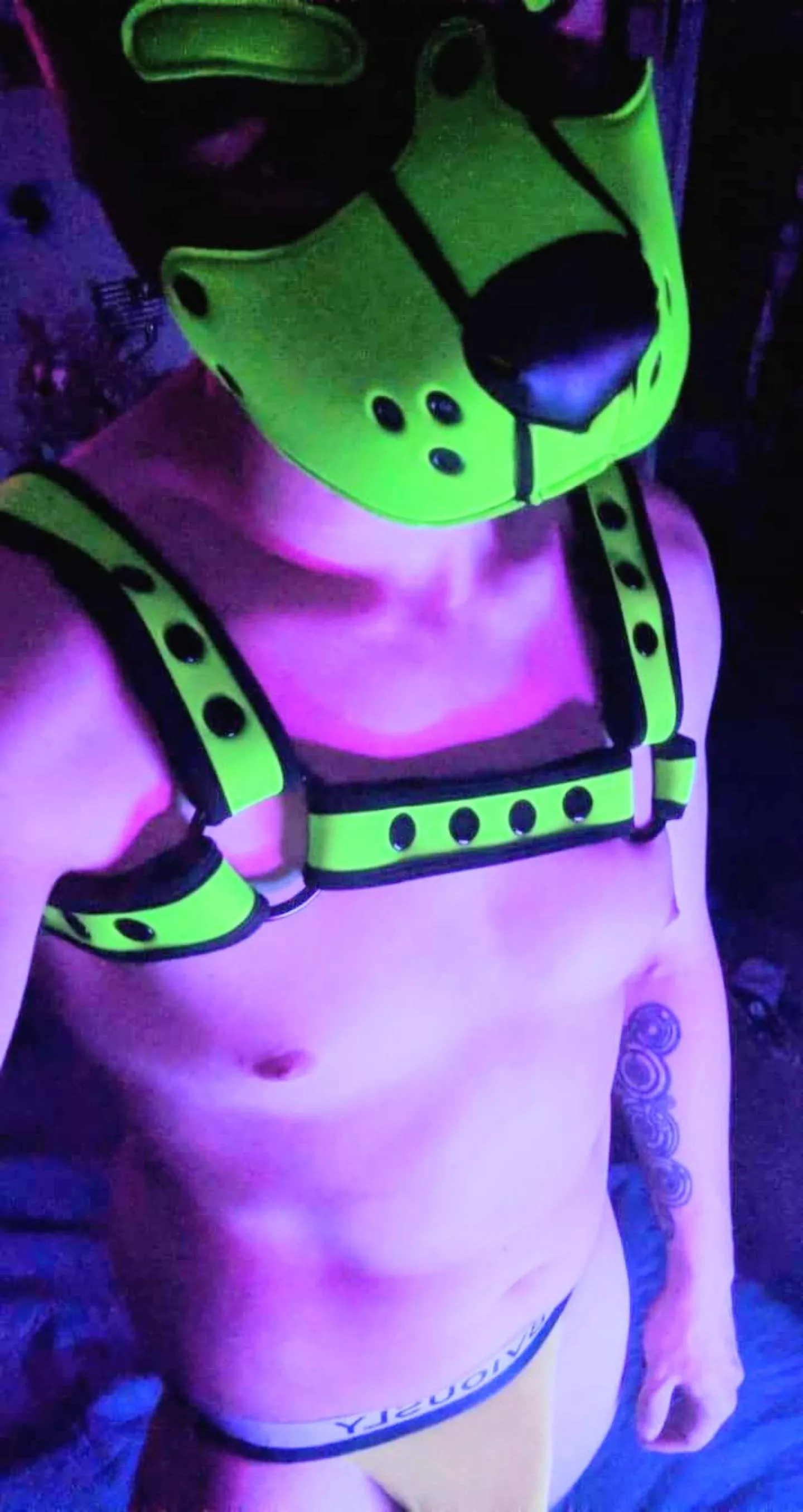 Hanging out in the dark 😈