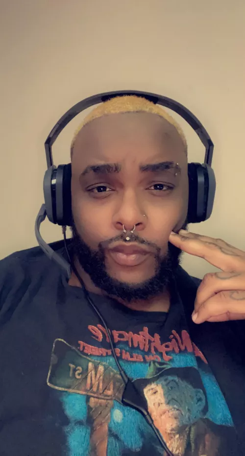 Hanging out watching twitch and gaming all night! Hmu if ya bored 😋