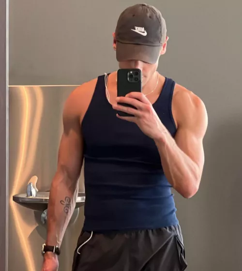 Happy Friday bros 💪