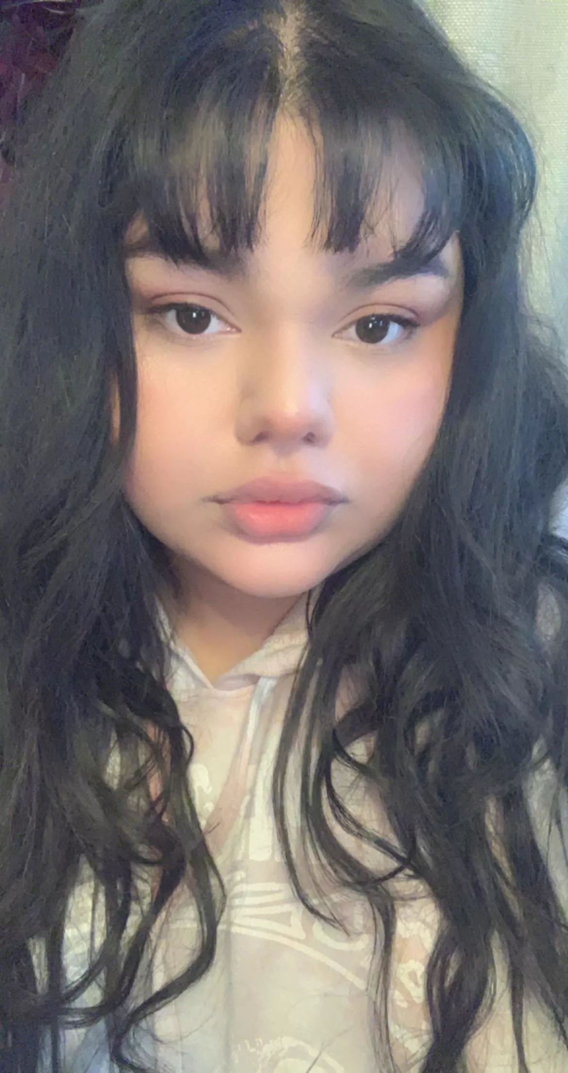 Happy Friday! How’s my makeup? Trying new styles! 🥰 I don’t tend to do subtle makeup!