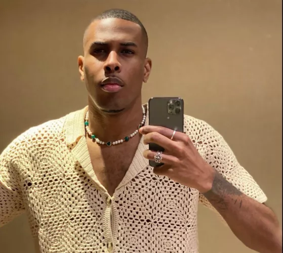 Happy Friday! My shirt makes me wish I was on vacation rn!