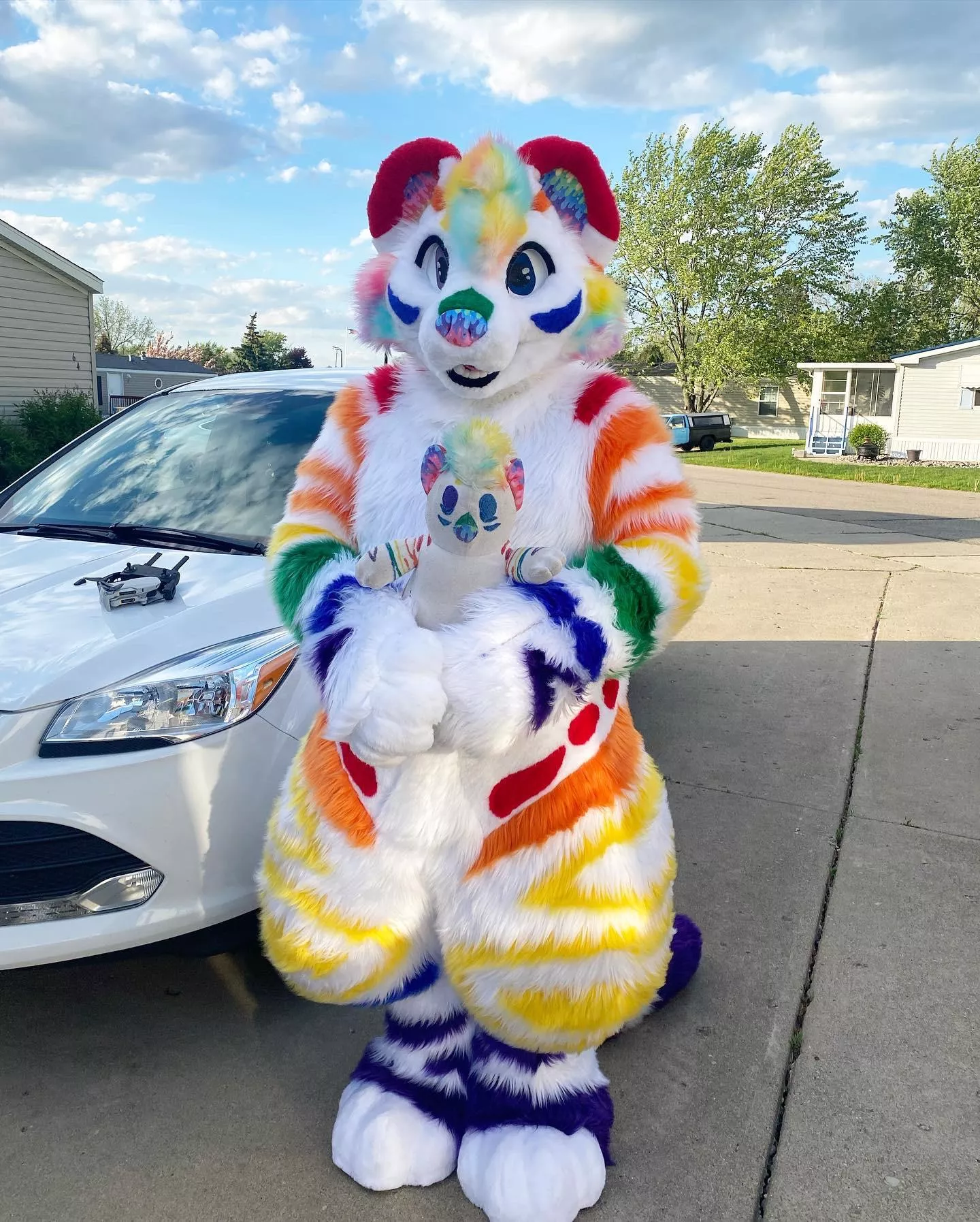 Happy Fursuit Friday! I hope everyone’s doing well ❤️🧡💛💚💙💜