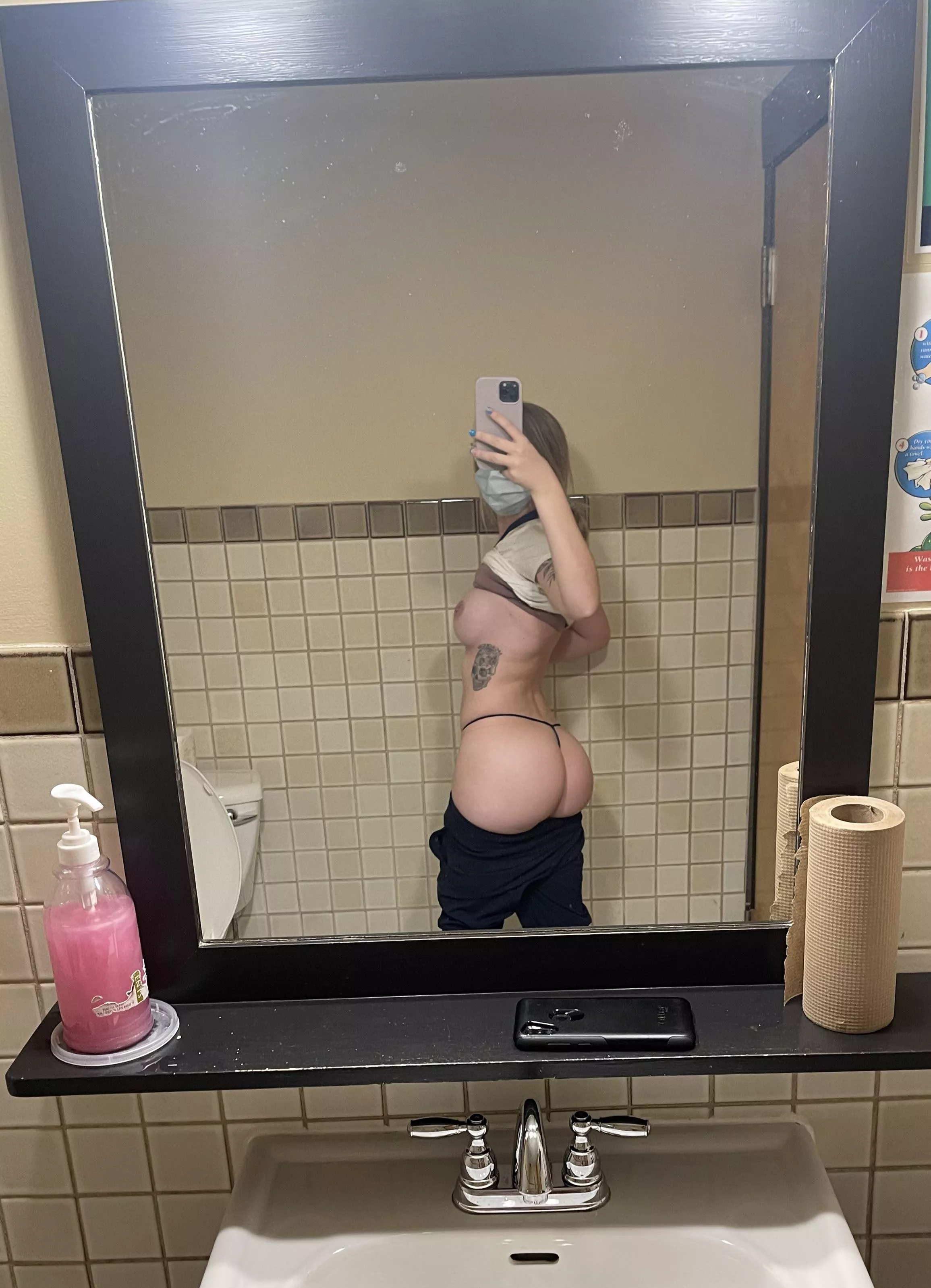 Happy humpday! Who wants to fuck this Booty?