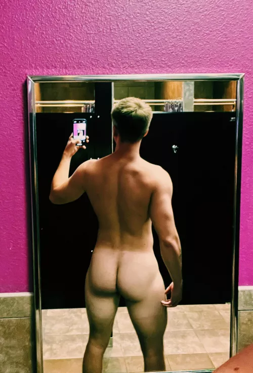 Happy Monday, here’s my butt to start your week off right!