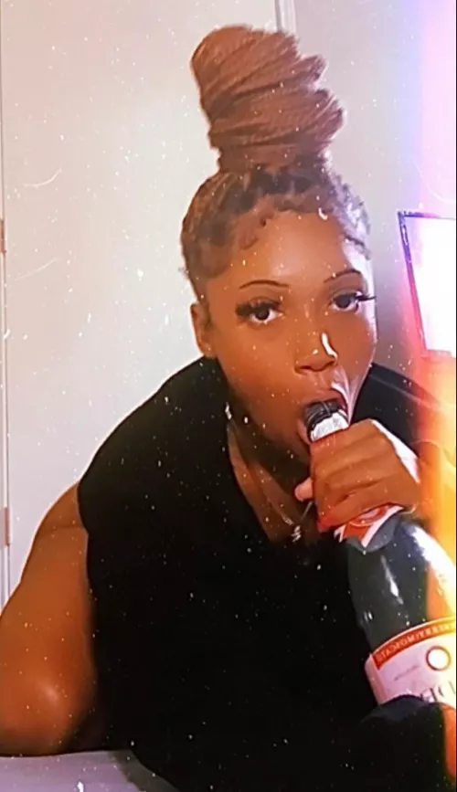 happy Mother’s Day to me just sitting here with a champagne bottle in my mouth wishing it was white cock 🥰👅 KlK// FineAssSub