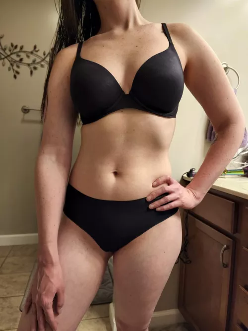 Happy Saturday! Just sharing a quick pic before I get dressed for work today. [F]