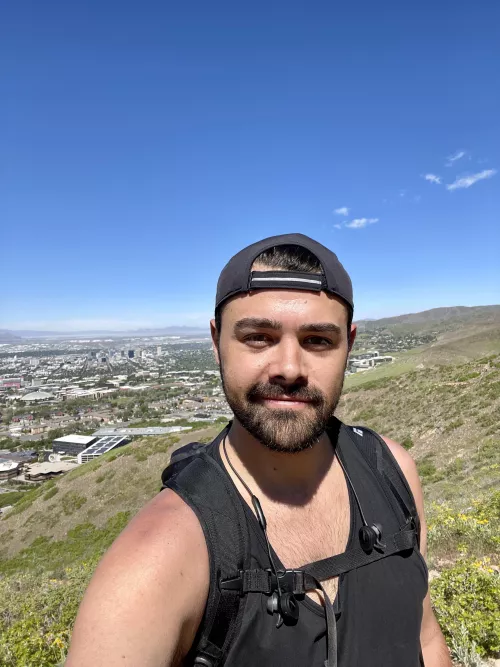 Happy Sunday Funday from Salt Lake City! 🥾👋🏼