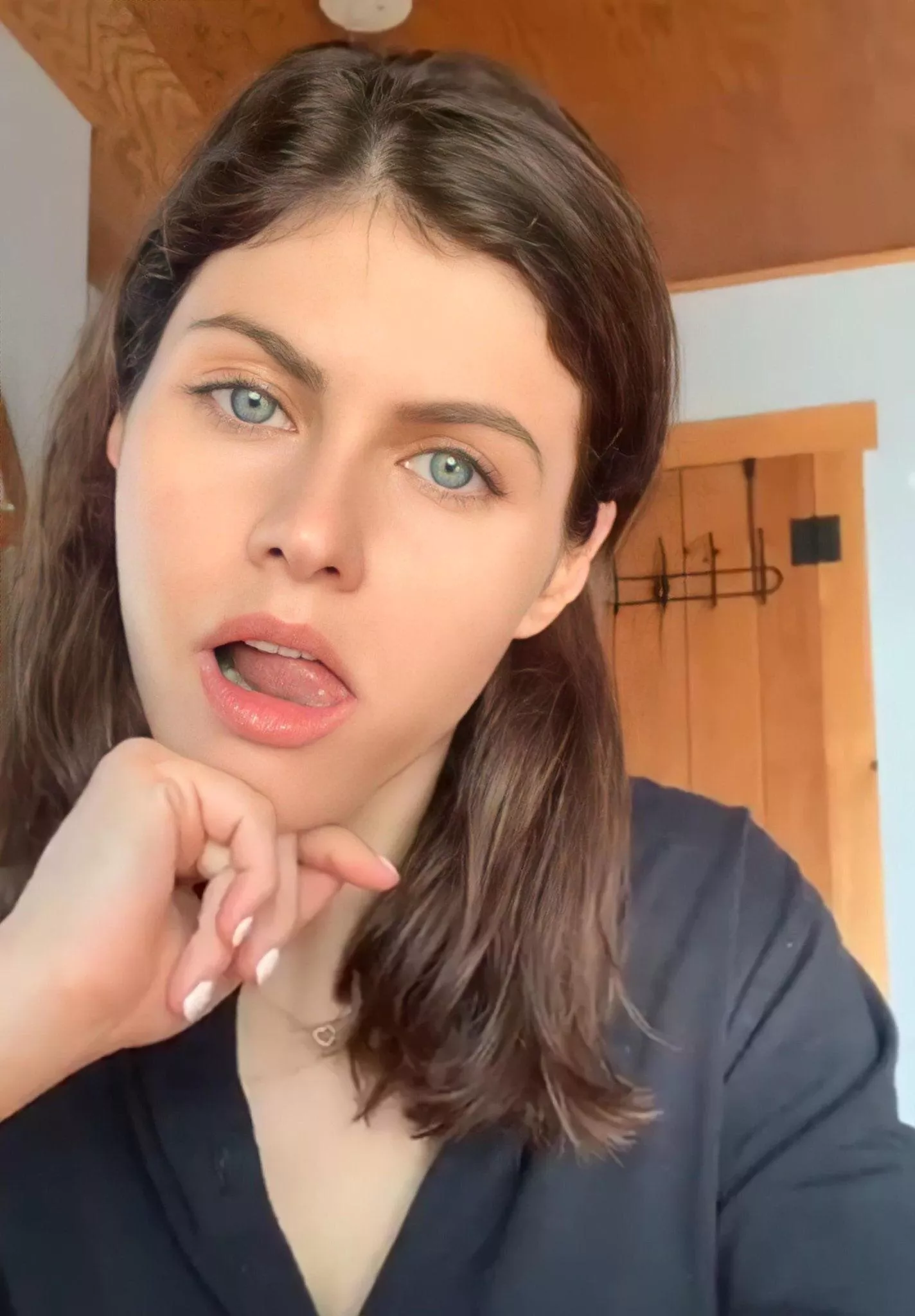 Hard and horny as fuck for her right now…really need a bud to give me milf JOI as Alexandra Daddario