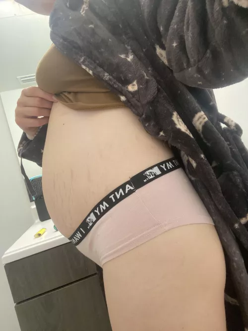 Hard to believe I have a flat stomach before this 😝😍