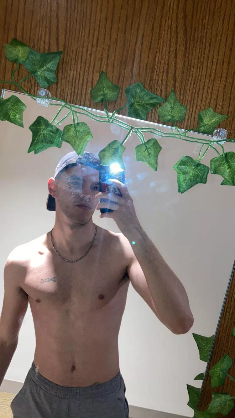 Hat bc my hair is gross today lol