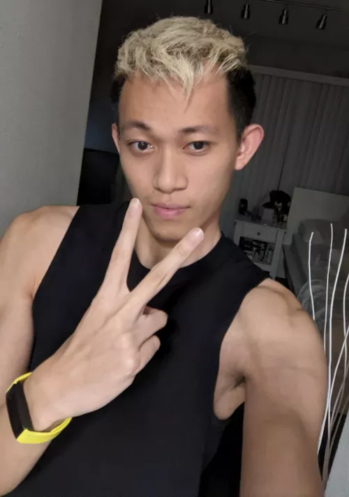 Haven't been here in a while. Thought I'd say hi to my fellow gaysians <3
