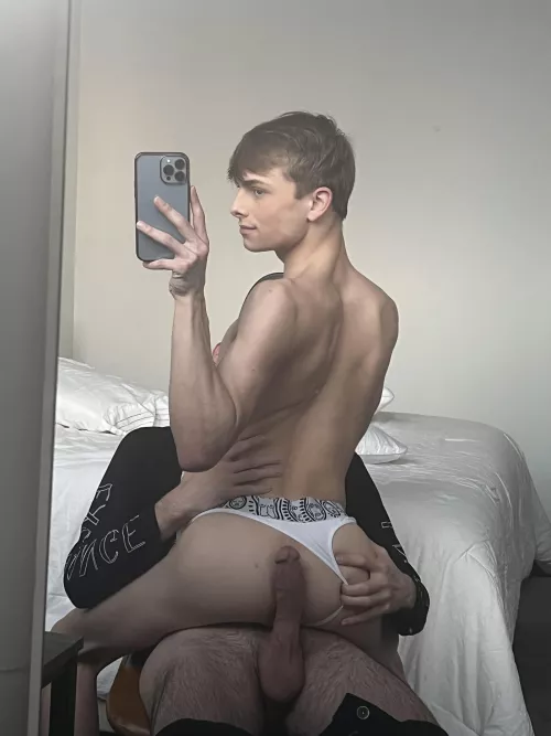 He found a seat 😈