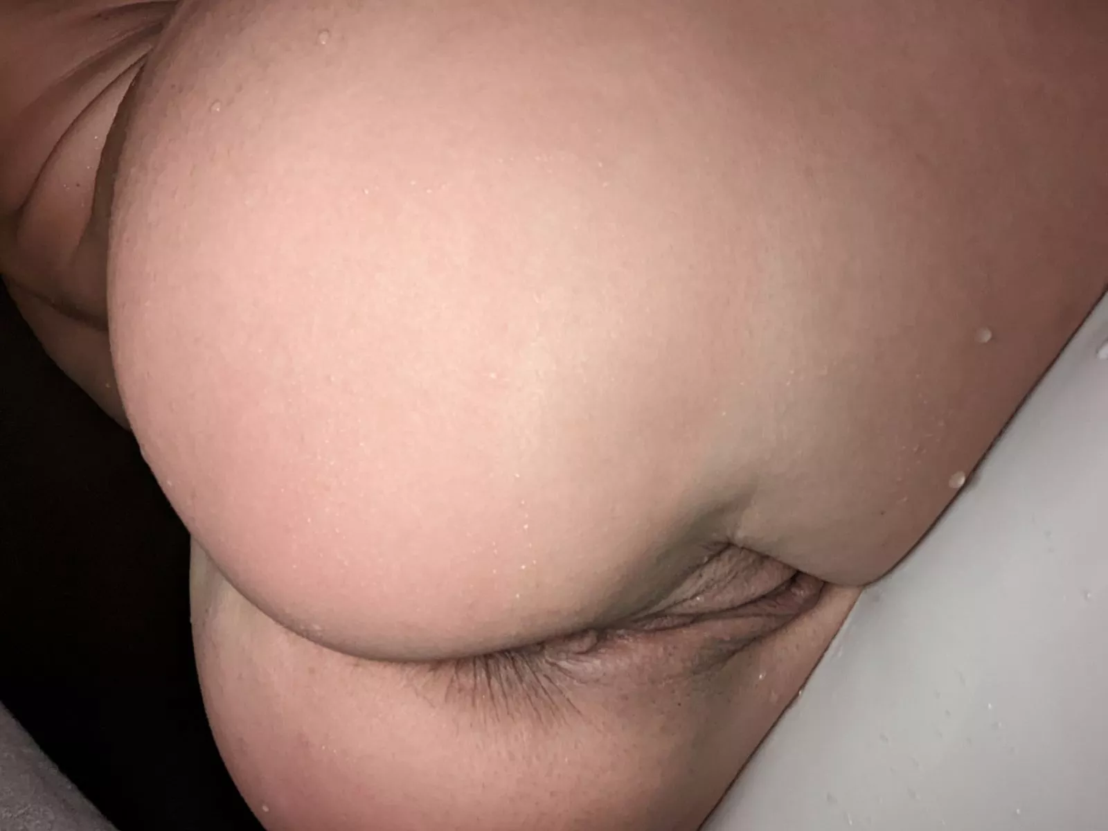 He likes fucking her ass because it's hotter and tighter. And it turns me on so much 🍑🤤