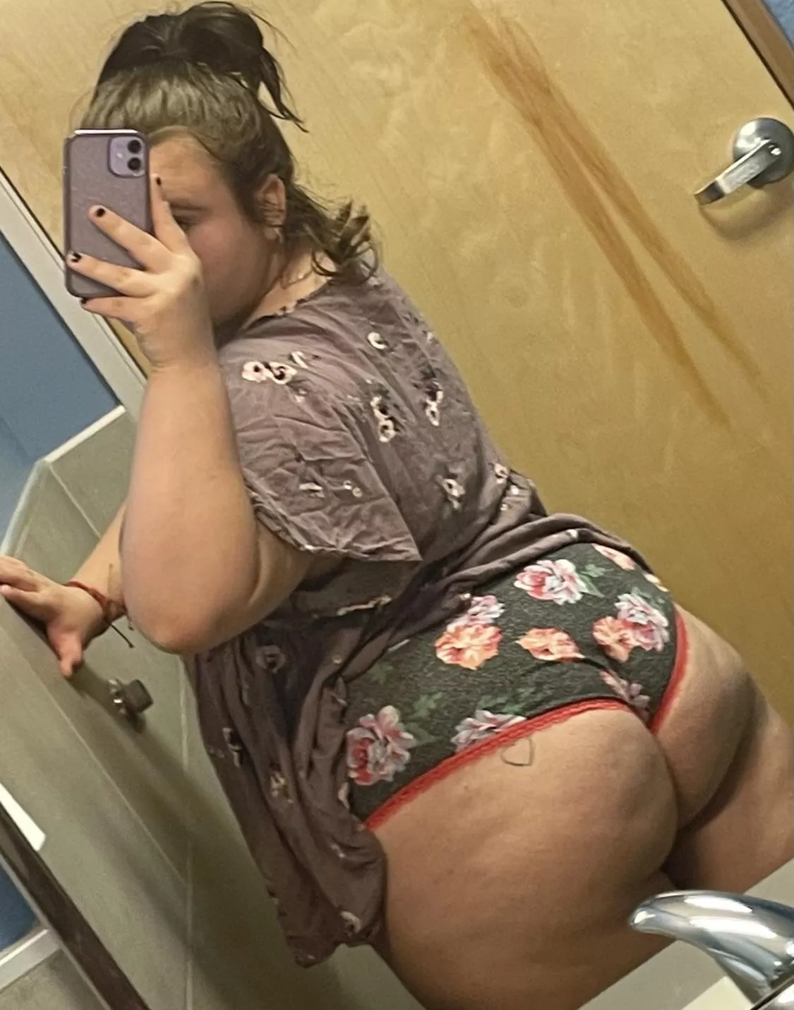 Heard you love teen pawgs😘 im 18