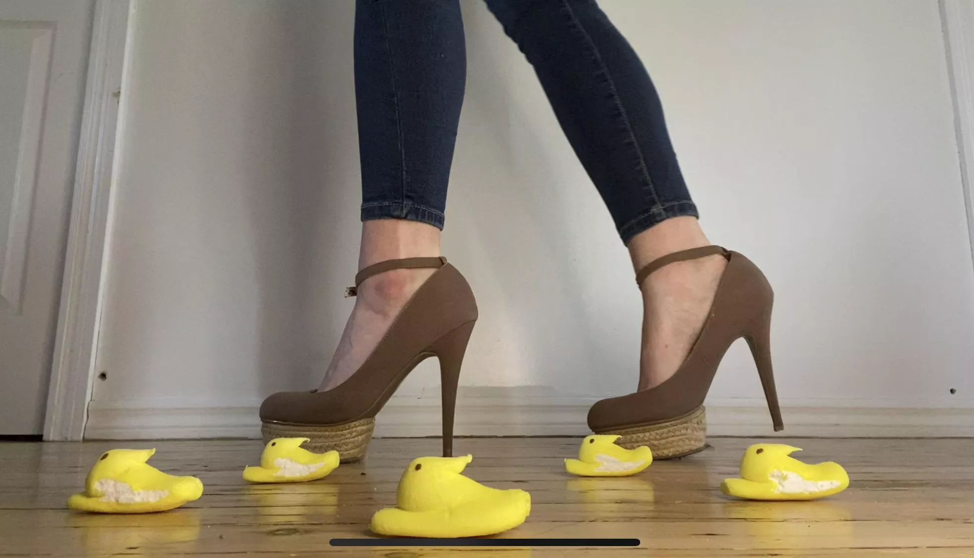 Heels and peeps 👣