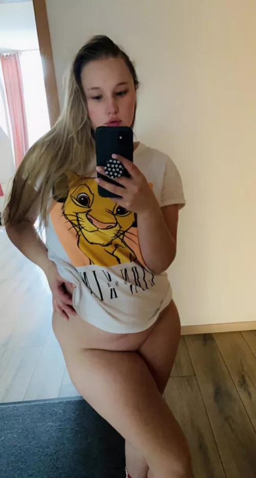 Heey ❤️ I am Mia and I am doing Onlyfans for one year now ❤️ I would appreciate it if you would take a look at my Insta or Onlyfans ❤️