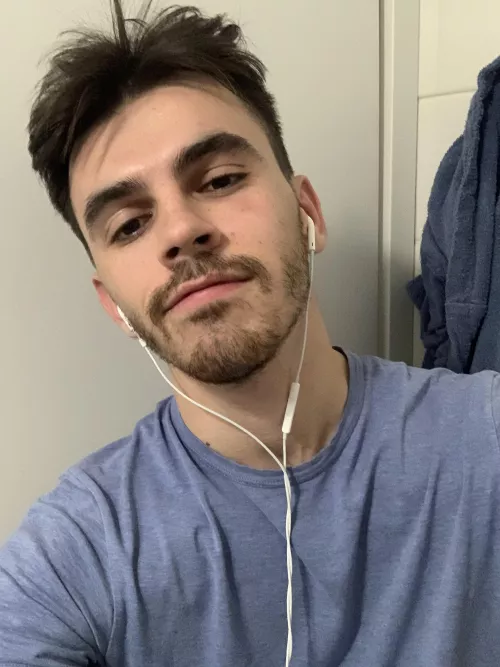 Hellooo 🇮🇹✌🏼 Boring today… who’s down for some chat? Dm me :)